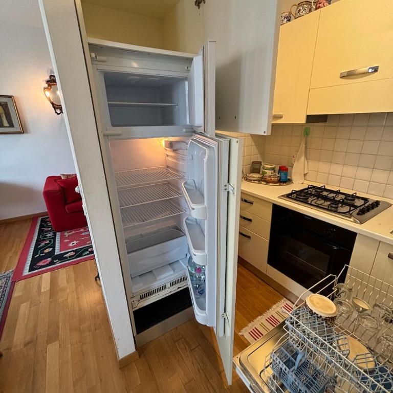 Spacious 2BR 2 Bathrooms 650m from Tower Modern Quiet - Appartamento con 2 Camere da Letto - 54