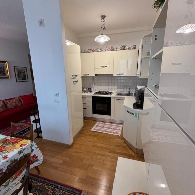 Spacious 2BR 2 Bathrooms 650m from Tower Modern Quiet - Appartamento con 2 Camere da Letto - 45