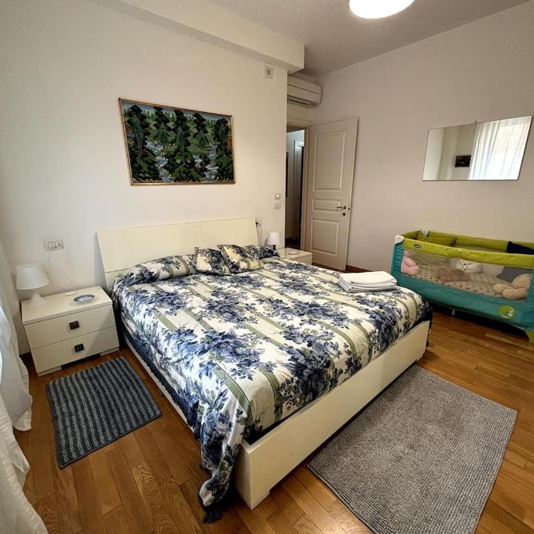 Spacious 2BR 2 Bathrooms 650m from Tower Modern Quiet - Appartamento con 2 Camere da Letto - 2