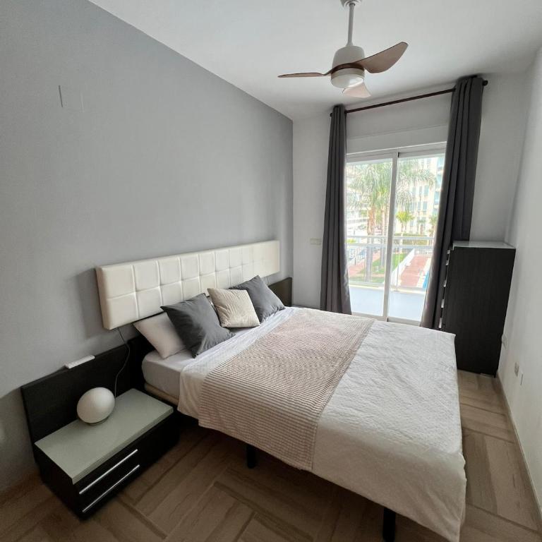 Modern apartment with a big pool and free parking - Apartamento de 2 dormitorios - 4