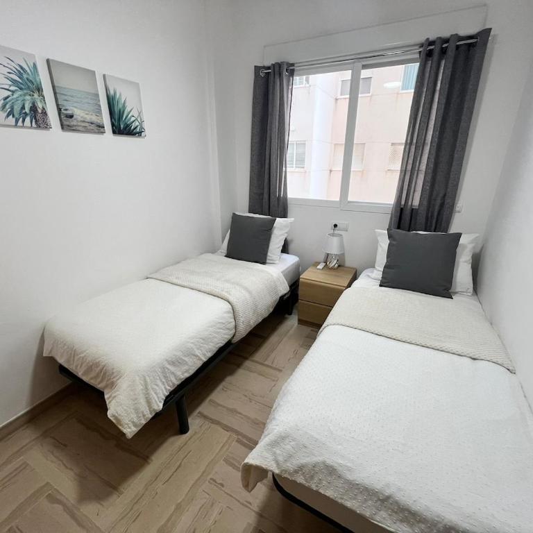 Modern apartment with a big pool and free parking - Apartamento de 2 dormitorios - 8