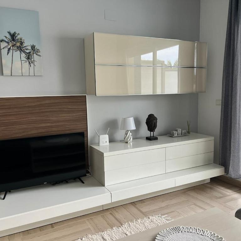 Modern apartment with a big pool and free parking - Apartamento de 2 dormitorios - 11