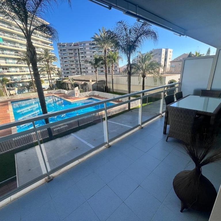 Modern apartment with a big pool and free parking - Apartamento de 2 dormitorios - 13