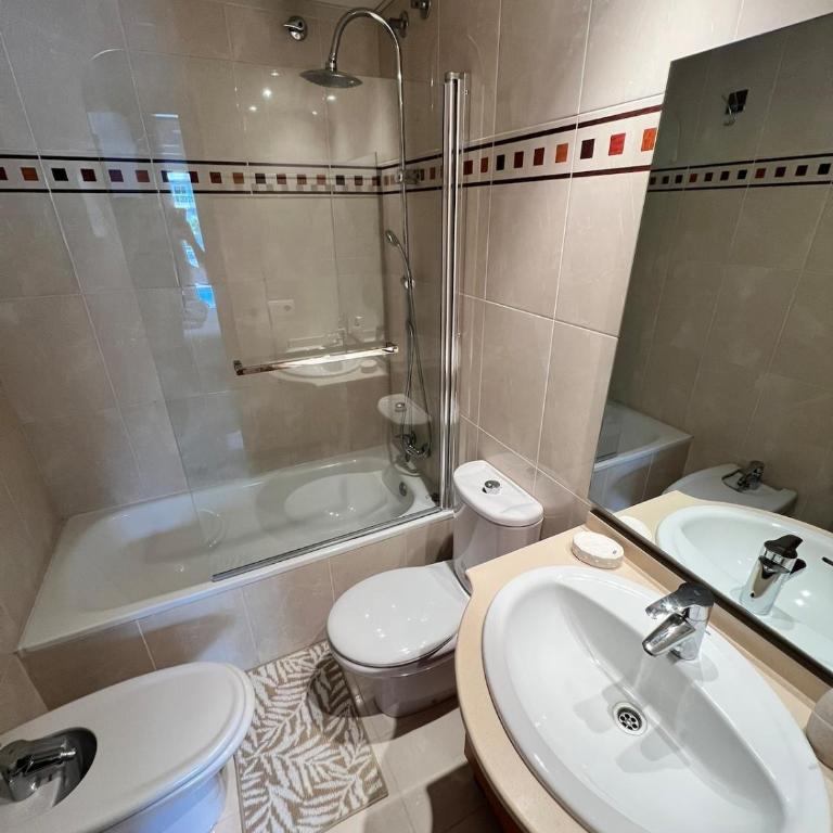 Modern apartment with a big pool and free parking - Apartamento de 2 dormitorios - 21