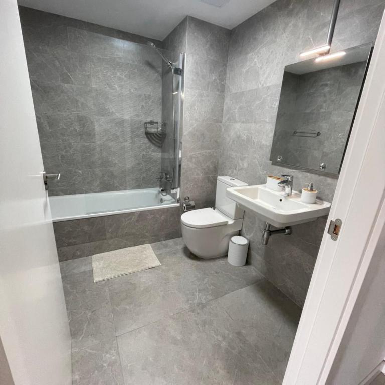 Brand New Apartment on Top Floor, 5 min from Center, 15 min from Beach - One-Bedroom Apartment - 3