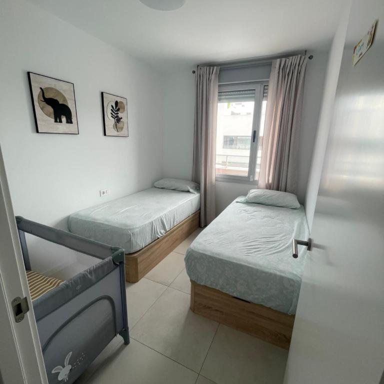 Brand New Apartment on Top Floor, 5 min from Center, 15 min from Beach - One-Bedroom Apartment - 8