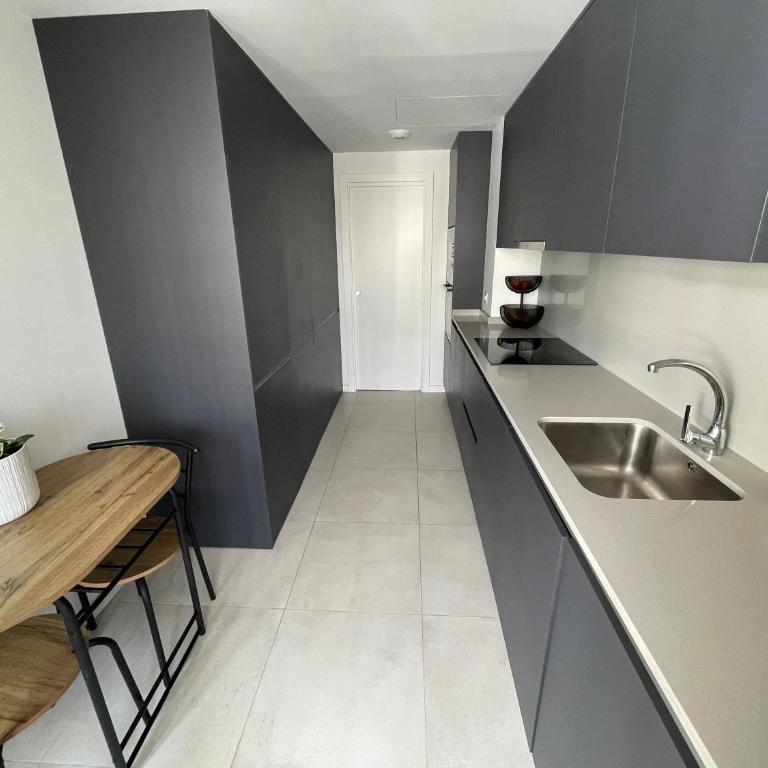 Brand New Apartment on Top Floor, 5 min from Center, 15 min from Beach - One-Bedroom Apartment - 11