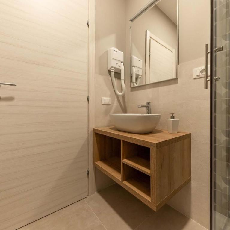 auntieshouseroma - Camera Matrimoniale con Bagno Privato - 5
