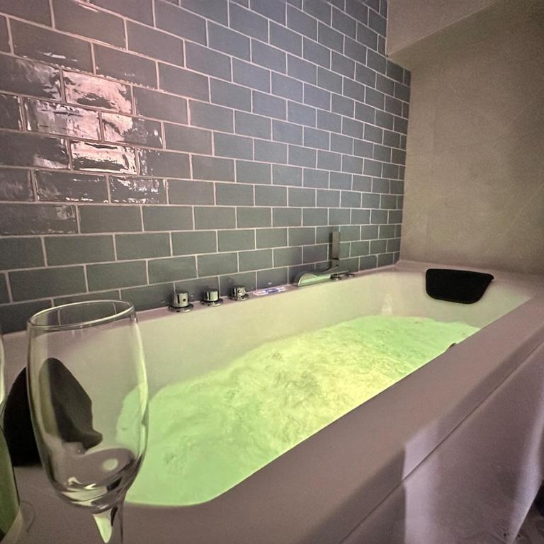 Magic suite avec Balnéo, Sauna et terrasse - Appartement 1 Chambre - 40