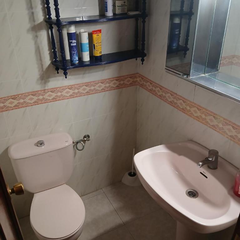 Habitacion Privada Triple con camas Individuales Toledo - Habitación Triple Básica con baño compartido - 3