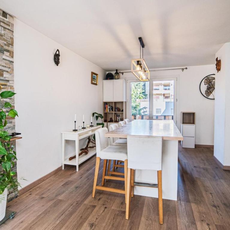 Beautiful 3 room apartment - Parking -Centre -Tram - Apartamento - 2