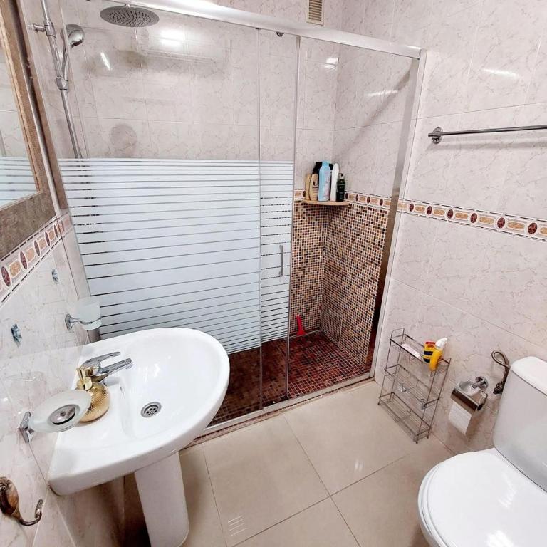 Pritty Apartement Baltico Torrevieja - Three-Bedroom Apartment - 12