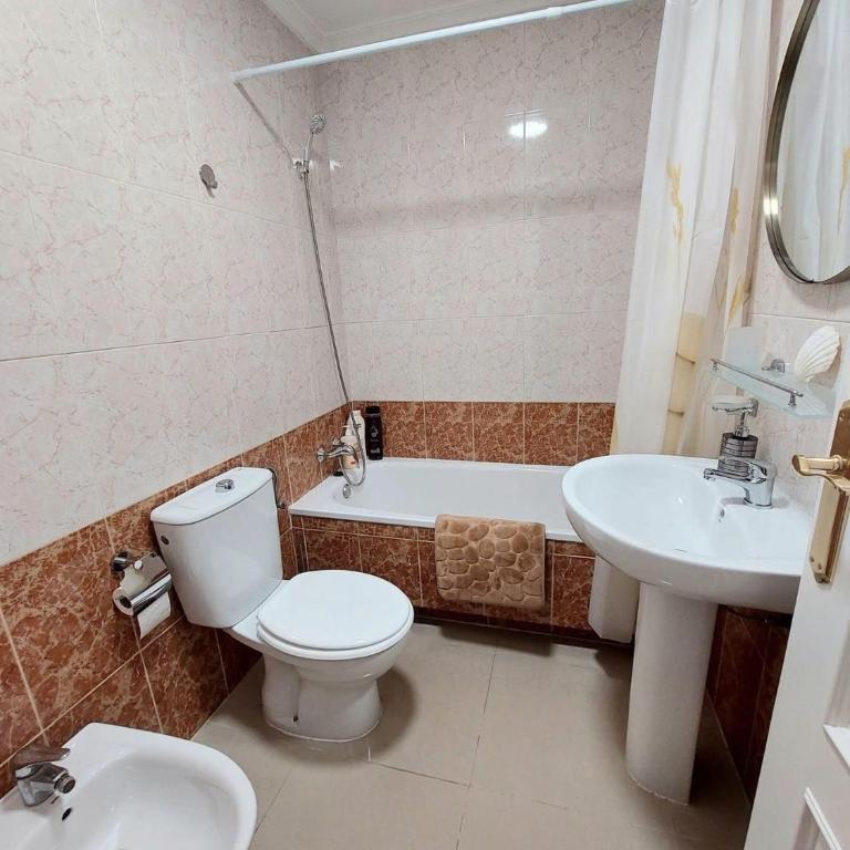 Pritty Apartement Baltico Torrevieja - Three-Bedroom Apartment - 14
