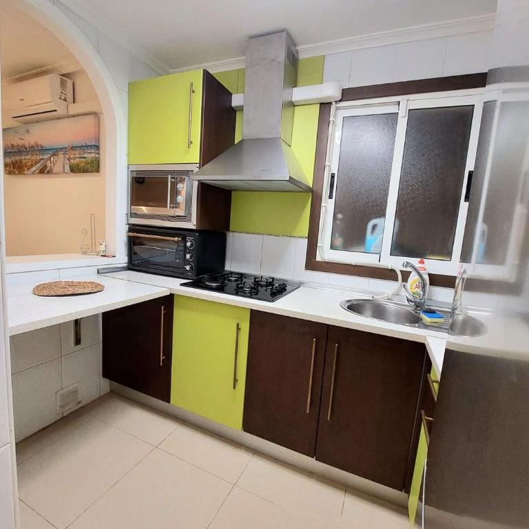 Pritty Apartement Baltico Torrevieja - Three-Bedroom Apartment - 10