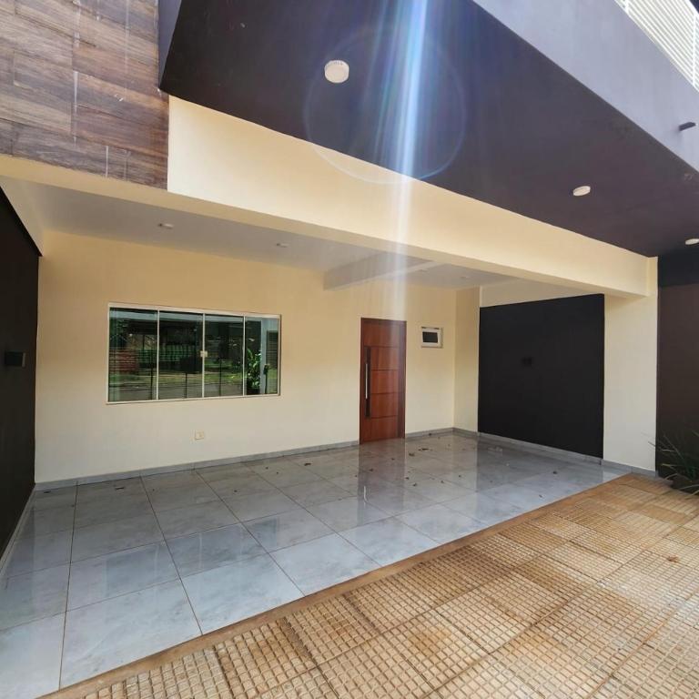 Amplia y Moderna Casa, en inmejorable ubicación - Three-Bedroom House - 23