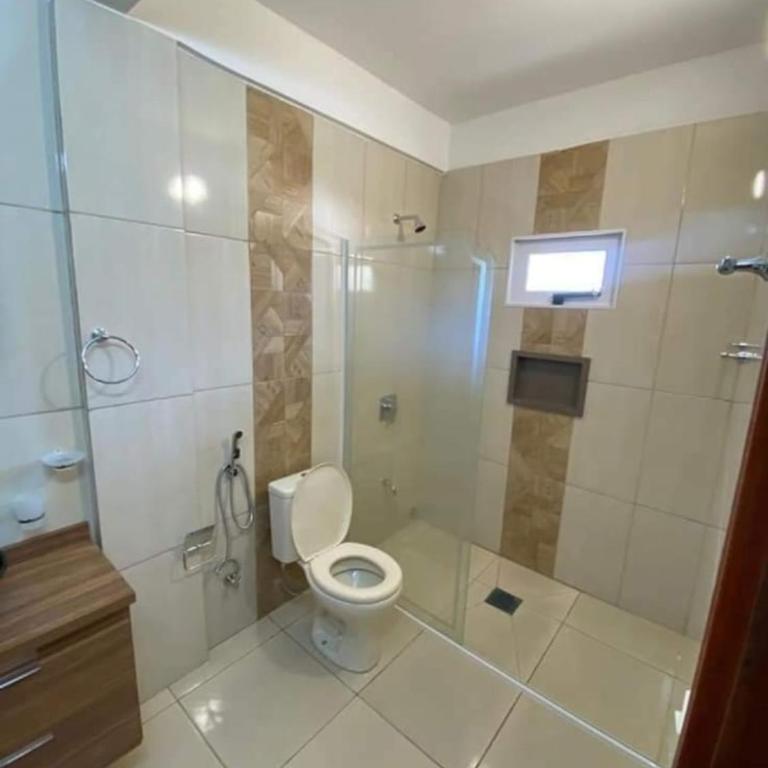 Amplia y Moderna Casa, en inmejorable ubicación - Three-Bedroom House - 17