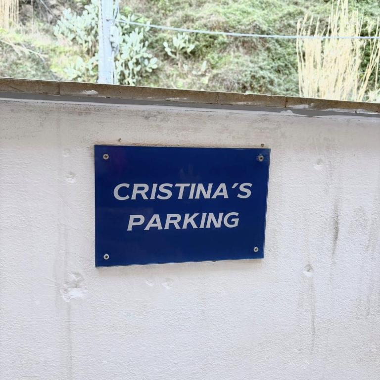 "Marina Apartment" in Vernazza Historic, Restored, Beachfront, 2nd floor, 2 Aircondo BDR, 2BHT, rare Private Garage 300 mt far, 200 mt from train - Two-Bedroom Apartment - 25