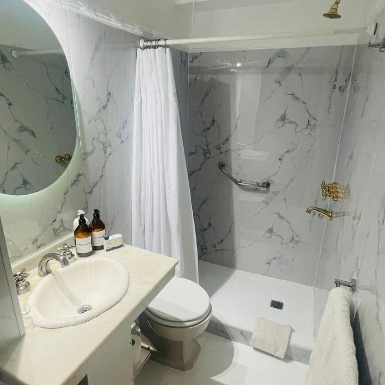 Spacious Family Retreat in Palermo Near Parks - Four-Bedroom Apartment with Balcony - 27