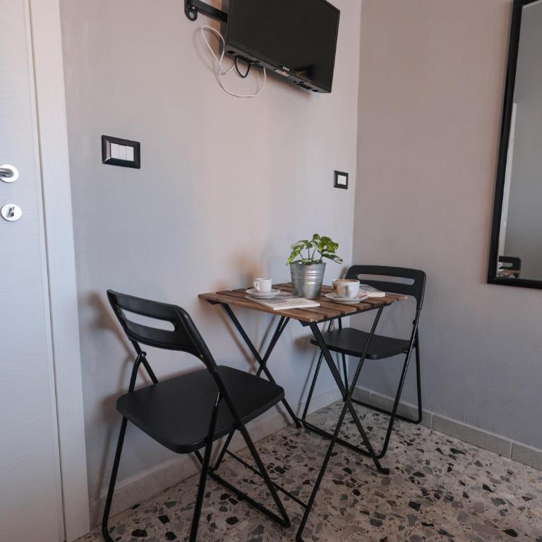 A cartulina e Napulè Attico con Vista Porto Ascensore Colazione Inclusa Struttura nel cuore autentico di Napoli a 5 minuti dalla Stazione Centrale e dal Centro Storico AC - Deluxe Room - 10