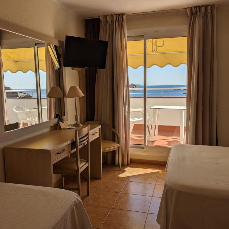 Hotel Capri - Habitación Doble con vistas al mar y terraza - 11