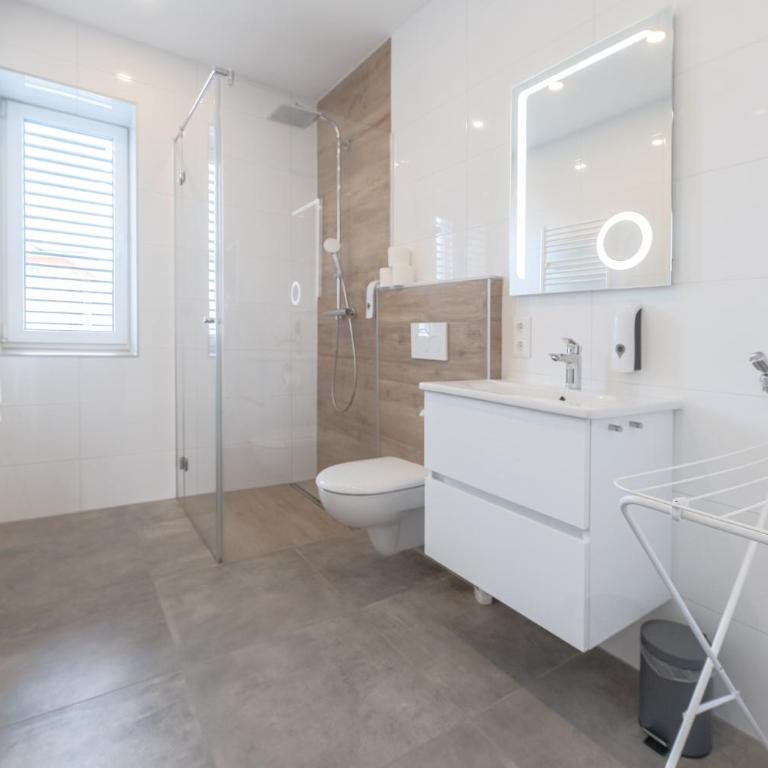 Amaria Downtown Aparthotel Villach - Deluxe Apartment mit Balkon - 5
