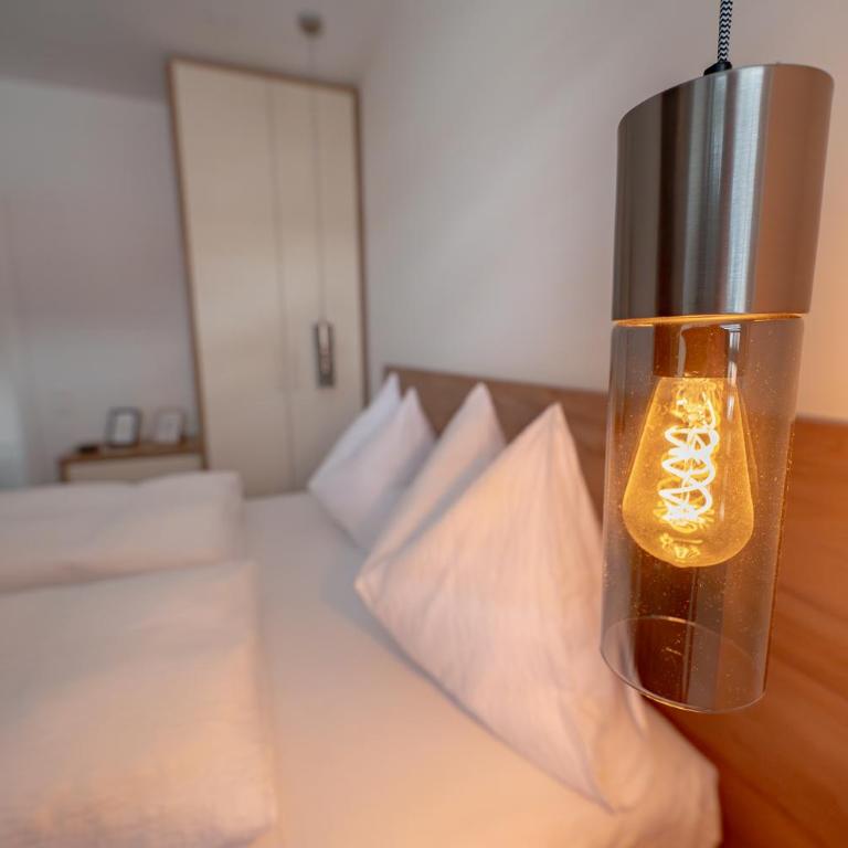 Amaria Downtown Aparthotel Villach - Deluxe Apartment mit Balkon - 8