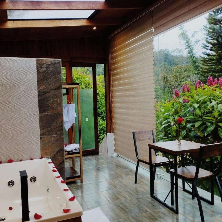Saguamby Mindo Lodge - Suite - 6