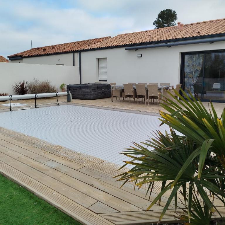 Charmante Maison "Happyweek" Saint Jean de Monts, 8 pers à 3km de la Mer, avec PISCINE et ou JACUZZI - Maison 3 Chambres - 11