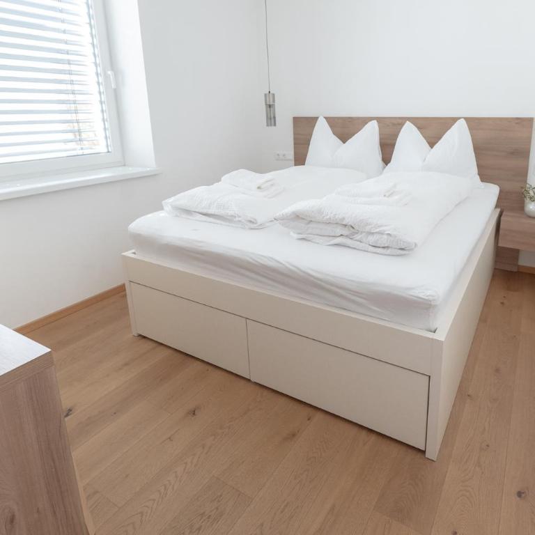 Amaria Downtown Aparthotel Villach - Deluxe Apartment mit Balkon - 9