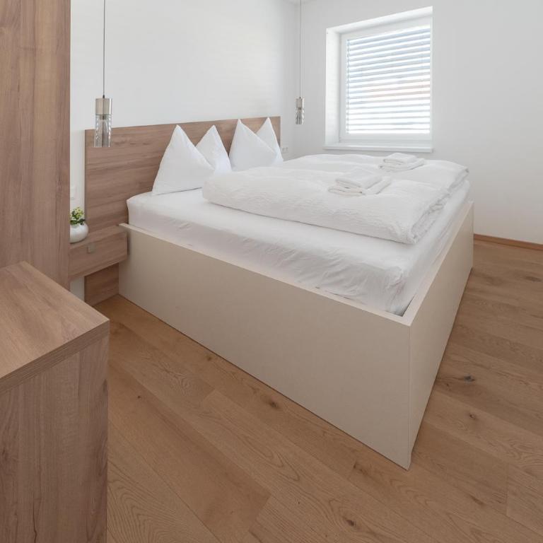 Amaria Downtown Aparthotel Villach - Deluxe Apartment mit Balkon - 2