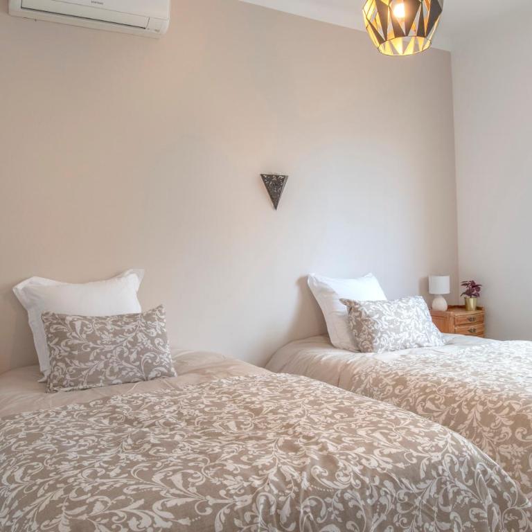 Standing de 88 m2, grand jardin, wifi, clim, Netflix, La Suzanna - Stadthaus mit 2 Schlafzimmern - 4