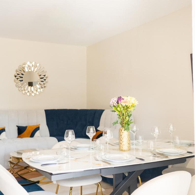 Le domaine de Mika & Nina - Three-Bedroom House - 5