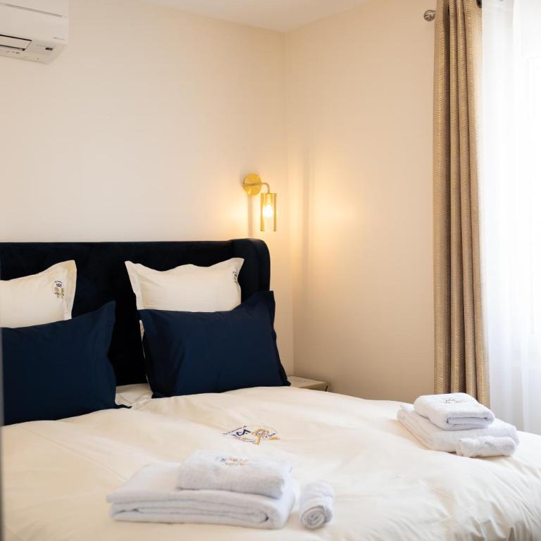 Le domaine de Mika & Nina - Three-Bedroom House - 10