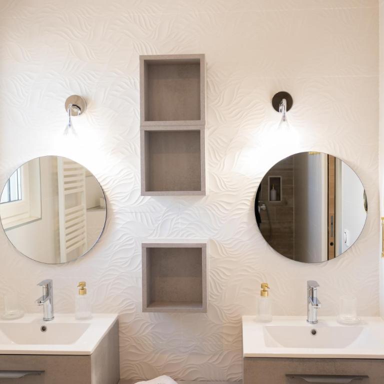 Le domaine de Mika & Nina - Three-Bedroom House - 15