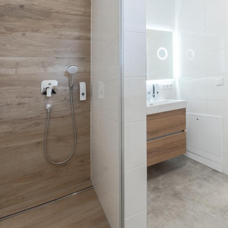 Amaria Downtown Aparthotel Villach - Business-Ferienwohnung mit Garten/Terrasse - 8
