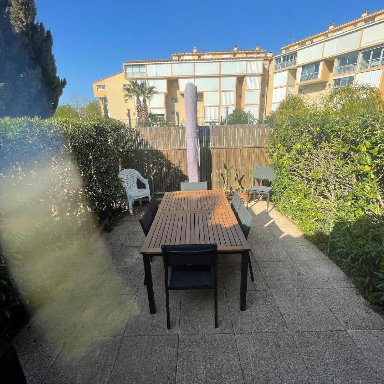 Maisonnette cosy piscine parking - Two-Bedroom Apartment - 10