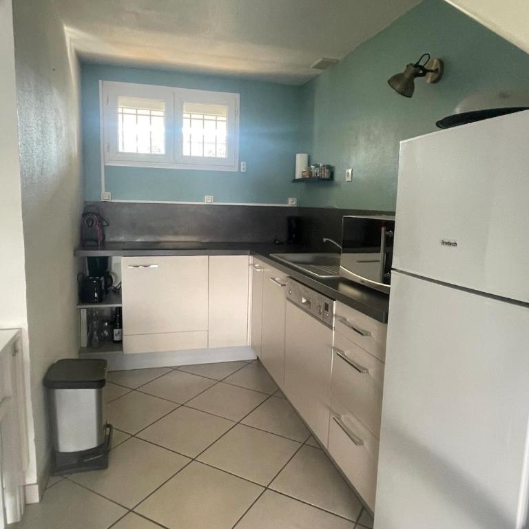 Maisonnette cosy piscine parking - Two-Bedroom Apartment - 13