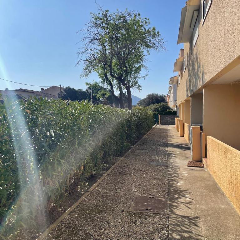 Maisonnette cosy piscine parking - Two-Bedroom Apartment - 25