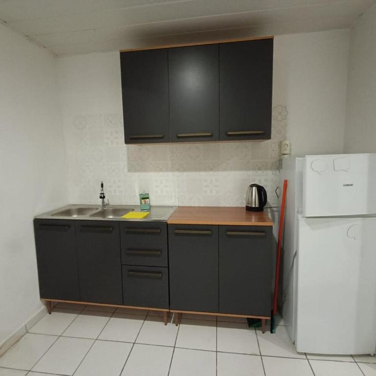 Simple and conveniently located apartment - One-Bedroom Apartment - 5