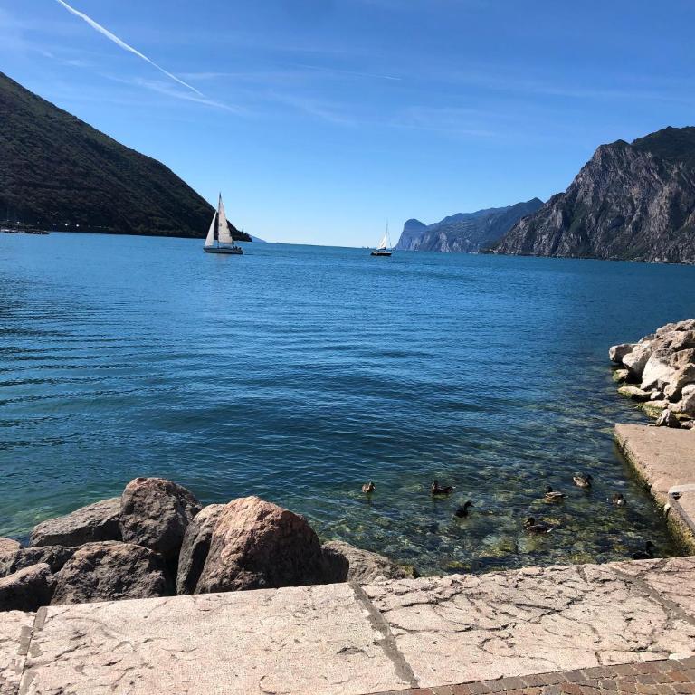 Emma`s Riva-Dream deluxe - sonnige 2-Zimmer-Wohnung mit privatem Parkplatz und Terrasse in Riva del Garda - Appartamento con 1 Camera da Letto - 12