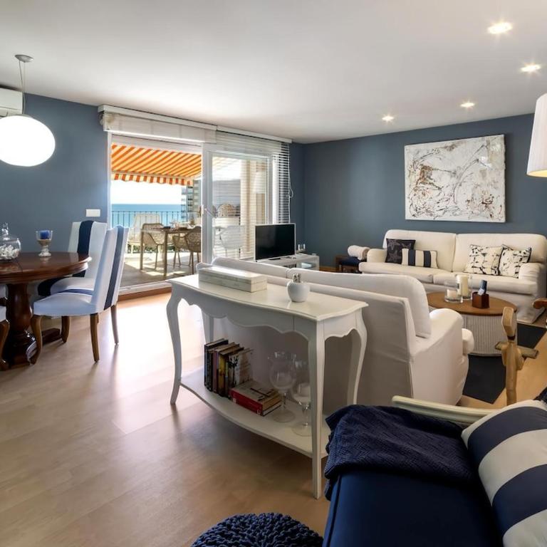 Tu hogar frente del mar - Three-Bedroom Apartment - 1