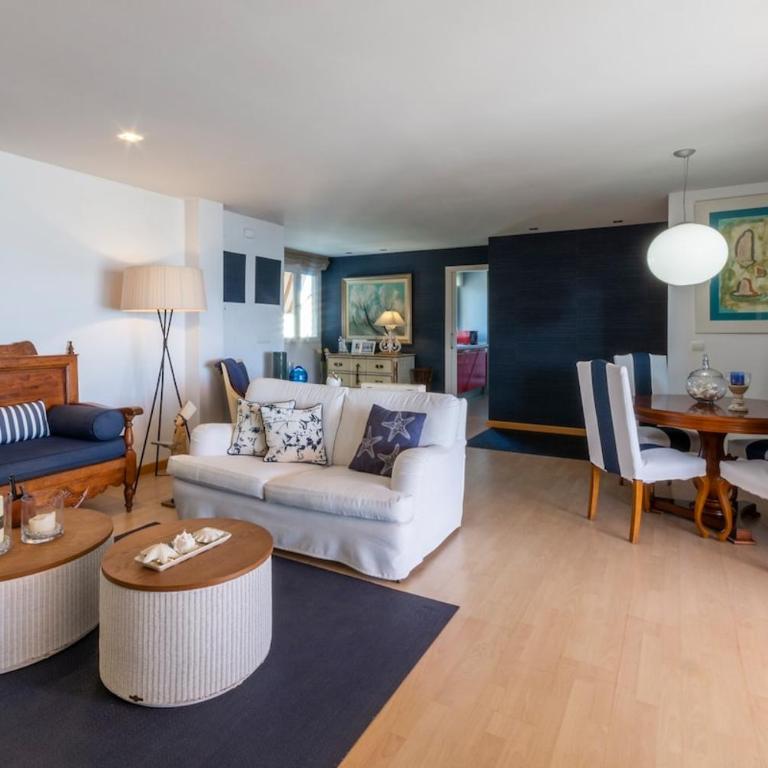 Tu hogar frente del mar - Three-Bedroom Apartment - 36