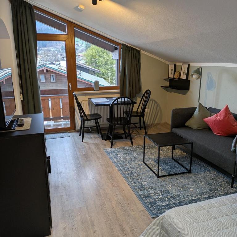 Der Lärchenhof Ferienwohnungen - Comfort Dreibettzimmer mit Dusche - 2