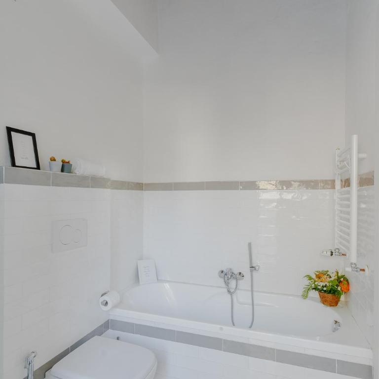 Florence David's Guesthouse Steps from Accademia Gallery - Camera Matrimoniale Deluxe con Balcone e Bagno - 14