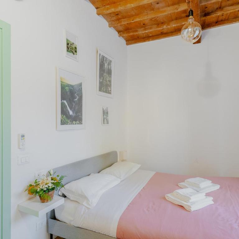 Florence David's Guesthouse Steps from Accademia Gallery - Camera Matrimoniale Deluxe con Balcone e Bagno - 17