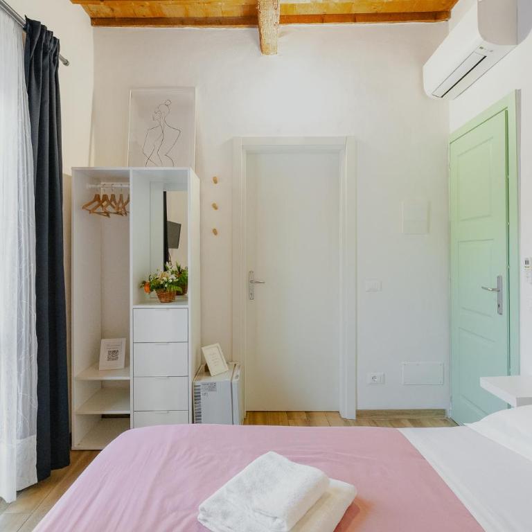 Florence David's Guesthouse Steps from Accademia Gallery - Camera Matrimoniale Deluxe con Balcone e Bagno - 18