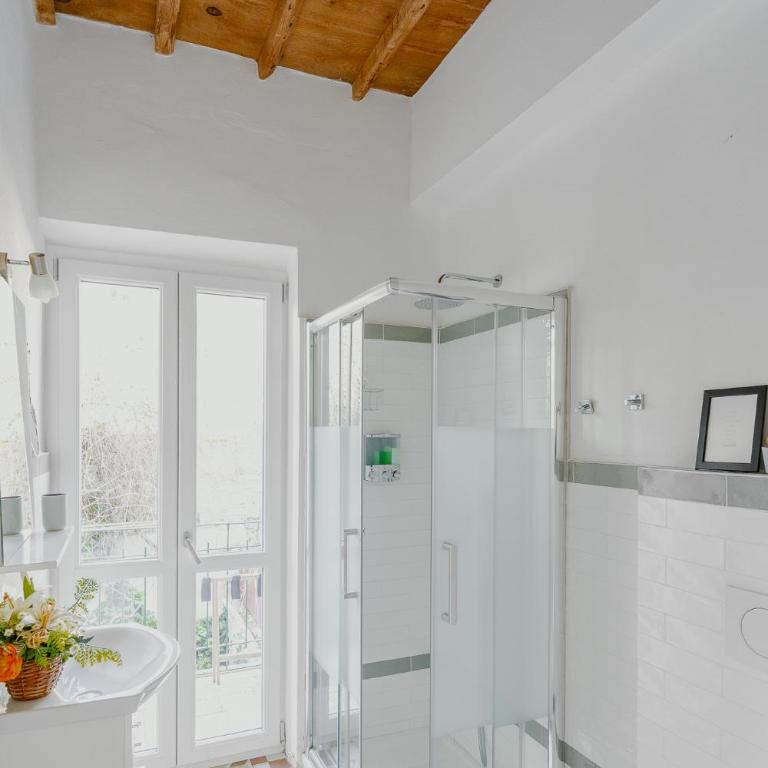 Florence David's Guesthouse Steps from Accademia Gallery - Camera Matrimoniale Deluxe con Balcone e Bagno - 12
