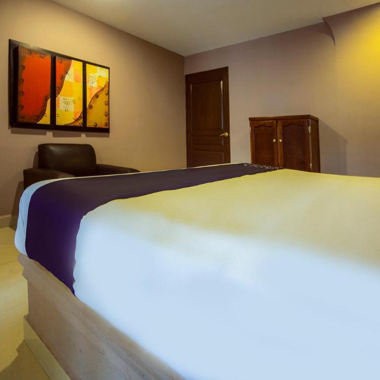 Capital O Hotel Diro, Monterrey - Standard Quadruple - 4