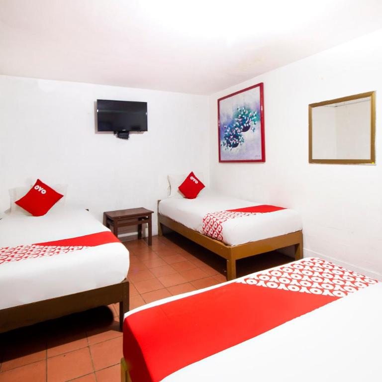 OYO Hotel Brazil,Guadalajara,Estadio Jalisco - Habitación Cuádruple Estándar - 2