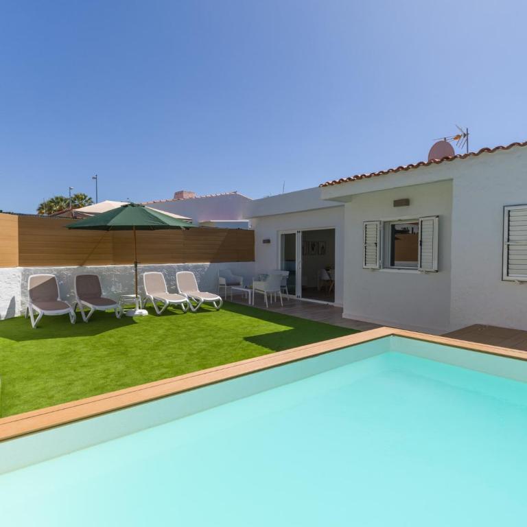 Bungalow near Yumbo & Playa del Inglés Beach - Two-Bedroom Bungalow - 10
